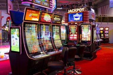 Live dealer table with multiple camera angles